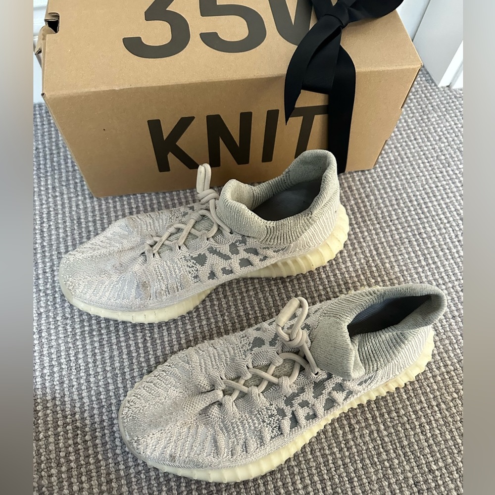 Yeezy 350 v2 compact US 8.5 (women’s 9.5)